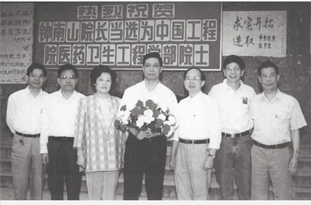 真实的钟南山：烧过锅炉留过级，2次命悬一线，35岁才踏上从医路