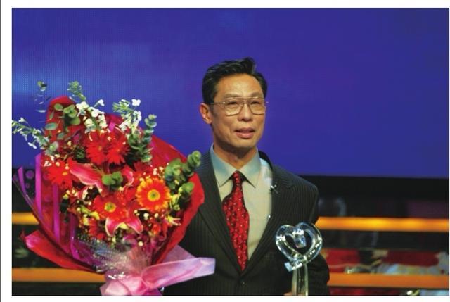 真实的钟南山：烧过锅炉留过级，2次命悬一线，35岁才踏上从医路